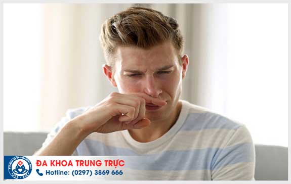 Nhiễm trùng đường tiểu khiến nước tiểu có mùi hôi khó chịu