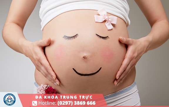 Chậm kinh và đau bụng dưới có thể do mang thai