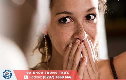 Mắc phải bệnh phụ khoa khiến chị em cảm thấy e ngại và mất tự tin